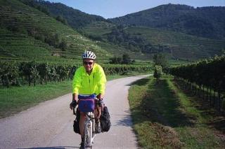 Cycling through the vineyards of the Waschau Valley